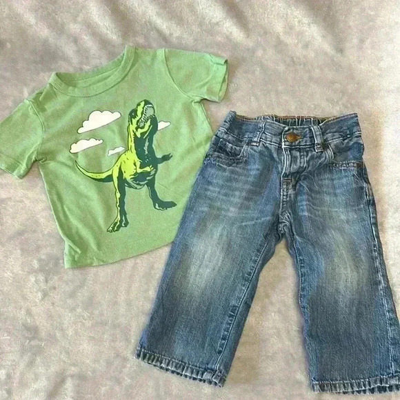GAP - 2 piece set - sustainable jeans and top. Size 12 to 18 months - Picture 1 of 9